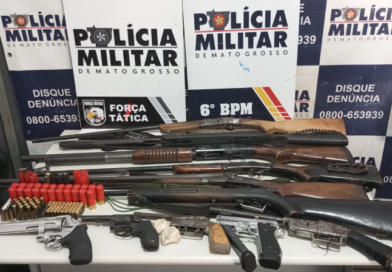 PM prende irmãos suspeitos por homicídio e apreende arsenal de armas na zona rural de Cáceres